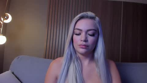 Snapshot of milaowens chatting on 01/22/25, 03:07 Sexy Mila online show from 01/22/25, 03:07