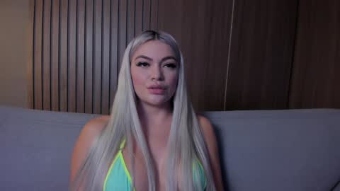 Snapshot of milaowens chatting on 01/31/25, 03:00 Sexy Mila online show from 01/31/25, 03:00
