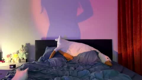 MIla and Viki online show from 10/17/25, 08:11