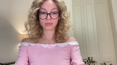 Mila online show from 10/15/25, 04:18