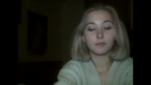 Snapshot of milena391630 chatting on 02/16/25, 01:25 Milena new nonude shy blonde natural online show from 02/16/25, 01:25