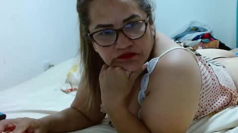 Snapshot of milena_hoot_ chatting on 09/12/25, 02:11 MILENA online show from 09/12/25, 02:11