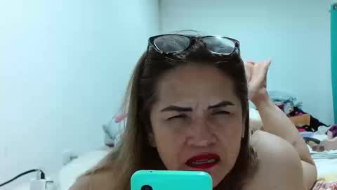 Snapshot of milena_hoot_ chatting on 09/13/25, 04:01 MILENA online show from 09/13/25, 04:01