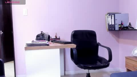 Snapshot of milenahot_69 chatting on 02/27/25, 06:20 Milena online show from 02/27/25, 06:20