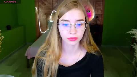 Milena online show from 11/25/25, 01:33