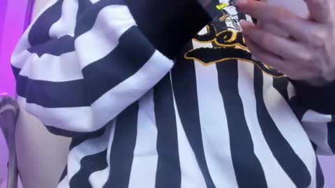  IEY EY  online show from 11/18/25, 03:01