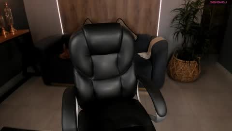 Miley Cruz  IG miley model23 online show from 10/30/25, 09:59