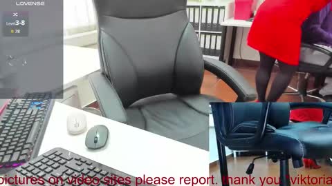 Snapshot of milf_viktoria chatting on 09/09/25, 09:31 Viktoria online show from 09/09/25, 09:31
