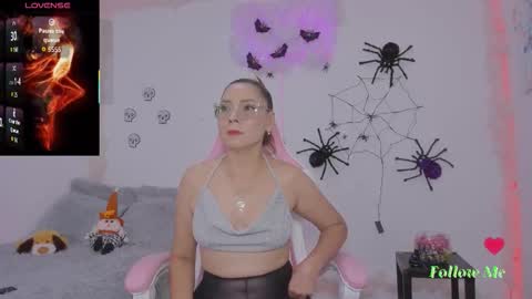 Snapshot of milfaaura chatting on 10/25/25, 02:52 Aura online show from 10/25/25, 02:52