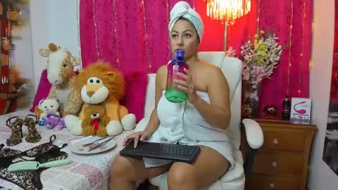 Nakary Bustamante online show from 02/08/25, 01:54