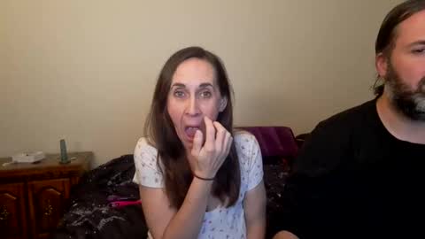 Snapshot of milfqueen831 chatting on 12/21/24, 06:09 Jessica and Roger online show from 12/21/24, 06:09