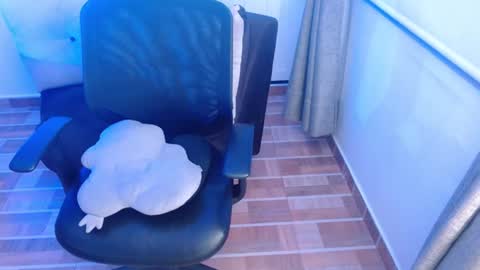 Snapshot of milfrosalie chatting on 01/17/25, 09:49 Rosalie online show from 01/17/25, 09:49