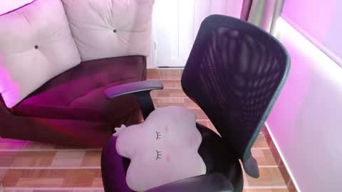 Snapshot of milfrosalie chatting on 02/20/25, 06:46 Rosalie online show from 02/20/25, 06:46