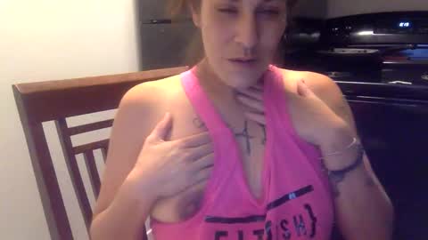 Snapshot of milfsfreaky69 chatting on 11/11/25, 09:20 BabygirlsFreaky online show from 11/11/25, 09:20