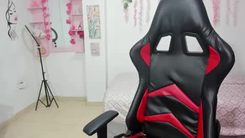 Snapshot of mili_fit11 chatting on 10/10/25, 02:27 mili_fit11 online show from 10/10/25, 02:27