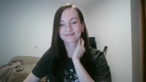 Snapshot of miliah chatting on 10/13/25, 06:52 miliah online show from 10/13/25, 06:52