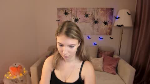 milinafox online show from 10/19/25, 01:06