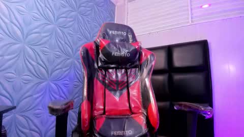 MAX online show from 11/11/25, 09:37