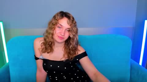 Snapshot of milkablond chatting on 02/04/25, 04:15 milkablond online show from 02/04/25, 04:15