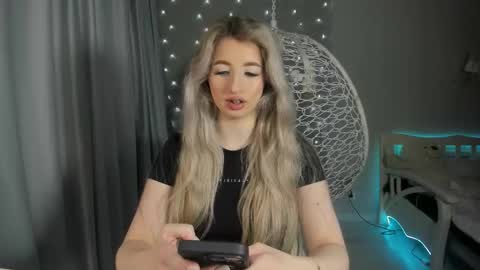 Vivian online show from 10/18/25, 09:32