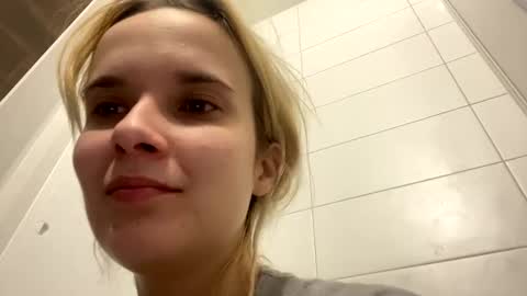 milkybaby269137 online show from 12/28/24, 03:59