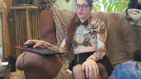 Peach Doll online show from 12/08/24, 08:15