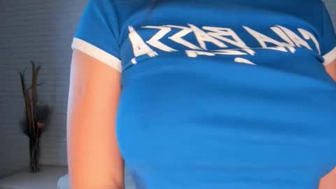 Mila online show from 11/28/25, 10:40