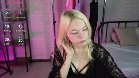 Snapshot of millaholt chatting on 11/13/25, 10:14 Hello Im Mila online show from 11/13/25, 10:14
