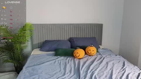 Snapshot of millaholt chatting on 11/14/25, 01:26 Hello Im Mila online show from 11/14/25, 01:26