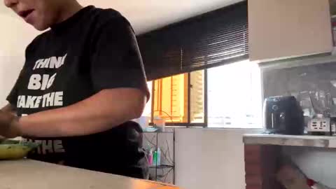 Snapshot of milley_rose chatting on 10/24/25, 01:51 Im girl my name is Johana online show from 10/24/25, 01:51