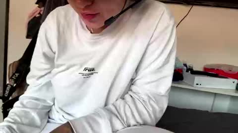 Snapshot of milley_rose chatting on 10/31/25, 01:45 Im girl my name is Johana online show from 10/31/25, 01:45