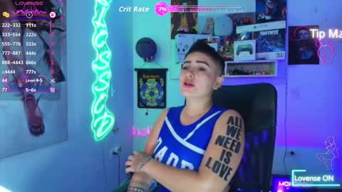 Snapshot of milley_rose chatting on 11/25/25, 08:20 Im girl my name is Johana online show from 11/25/25, 08:20