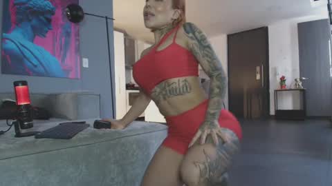 Snapshot of milliejhonson chatting on 02/17/25, 01:10 Mila online show from 02/17/25, 01:10