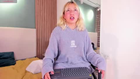Snapshot of milly_cute chatting on 03/04/25, 03:37 milly_cute online show from 03/04/25, 03:37