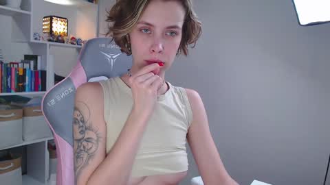 Milly online show from 12/12/24, 03:27