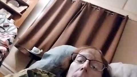 miloanj online show from 11/25/25, 12:10