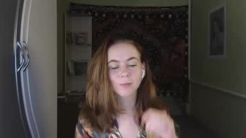Snapshot of milora_ chatting on 09/14/25, 03:33 Mila online show from 09/14/25, 03:33