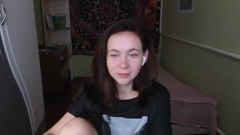 Snapshot of milora_ chatting on 09/17/25, 08:16 Mila online show from 09/17/25, 08:16