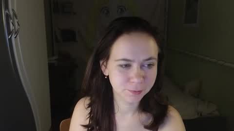 Snapshot of milora_ chatting on 09/26/25, 04:33 Mila online show from 09/26/25, 04:33