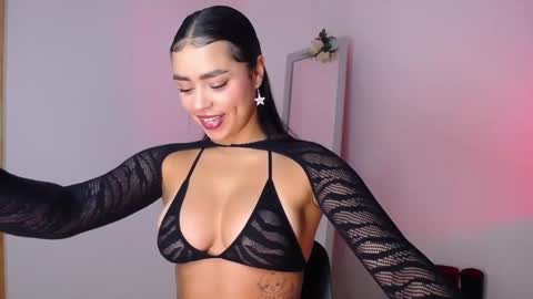Snapshot of mily_ortiz chatting on 10/13/25, 01:33 Mily Ortiz online show from 10/13/25, 01:33