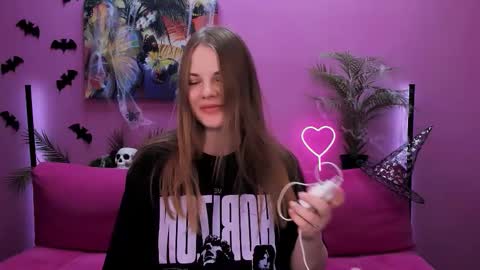 Kelly online show from 10/31/25, 09:10