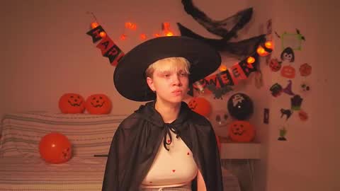 Sonya online show from 10/30/25, 01:12