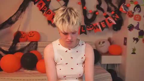 Sonya online show from 11/06/25, 02:07