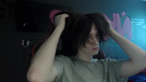 Max online show from 11/26/25, 02:34