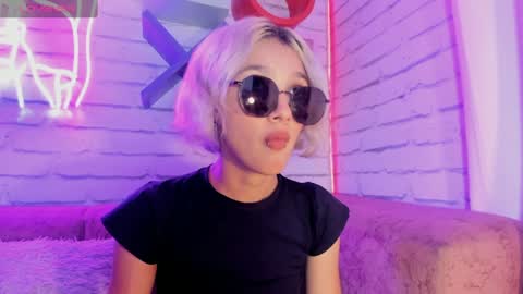 Snapshot of min_minjil chatting on 01/04/25, 12:05 Minji online show from 01/04/25, 12:05