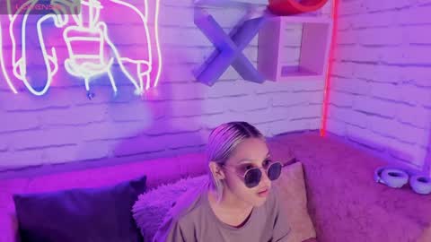 Snapshot of min_minjil chatting on 01/07/25, 11:37 Minji online show from 01/07/25, 11:37