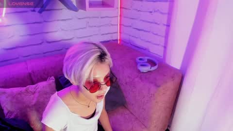 Snapshot of min_minjil chatting on 01/11/25, 12:07 Minji online show from 01/11/25, 12:07