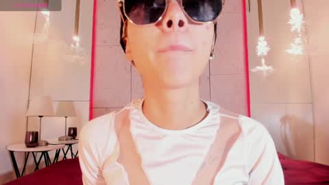 Snapshot of min_minjil chatting on 01/19/25, 11:34 Minji online show from 01/19/25, 11:34