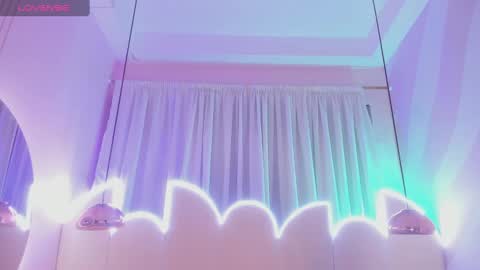 Snapshot of min_minjil chatting on 02/01/25, 11:43 Minji online show from 02/01/25, 11:43