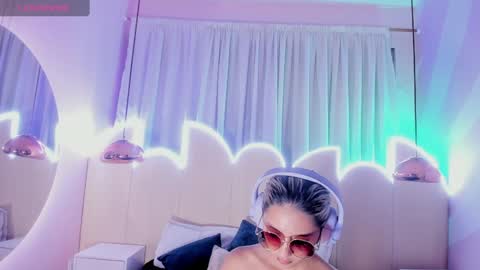 Snapshot of min_minjil chatting on 02/03/25, 12:03 Minji online show from 02/03/25, 12:03